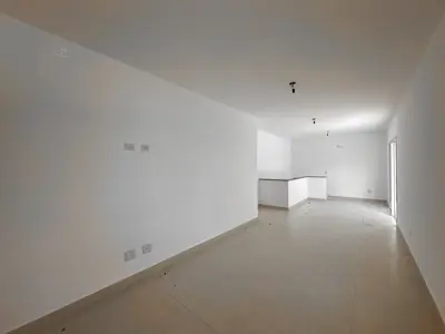 Apartamento - Cobertura com 2 quartos (sendo 1 suite(s)) a 750,00 metros praia.