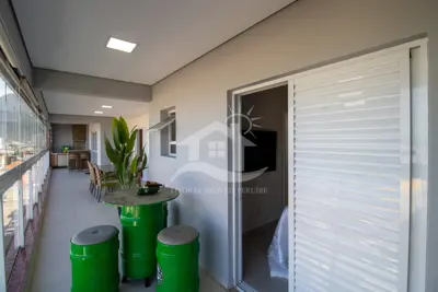 Apartamento - Amplo com 3 quartos (sendo 1 suite(s)) a 450,00 metros praia.