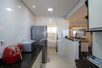 Apartamento - Amplo com 3 quartos (sendo 1 suite(s)) a 450,00 metros praia.