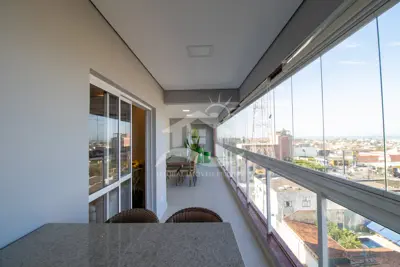 Apartamento - Amplo com 3 quartos (sendo 1 suite(s)) a 450,00 metros praia.
