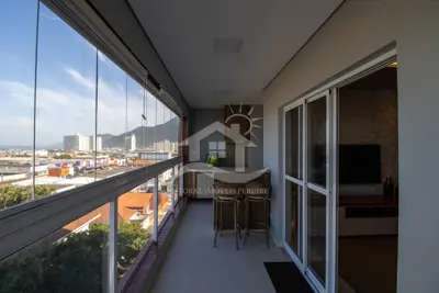 Apartamento - Amplo com 3 quartos (sendo 1 suite(s)) a 450,00 metros praia.