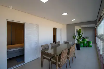 Apartamento - Amplo com 3 quartos (sendo 1 suite(s)) a 450,00 metros praia.