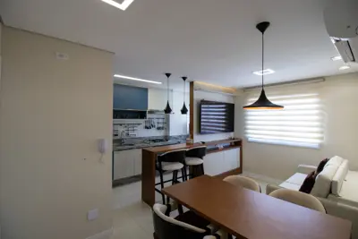 Apartamento - Amplo com 2 dormitórios (sendo 1 suite(s)) a 1100,00 metros praia.