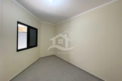 Casa - Sobreposta / baixo com 2 dormitórios (sendo 1 suite(s)) a 3000,00 metros praia.