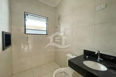 Casa - Sobreposta / baixo com 2 dormitórios (sendo 1 suite(s)) a 3000,00 metros praia.