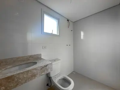 Apartamento - Amplo com 2 quartos (sendo 1 suite(s)) a 750,00 metros praia.