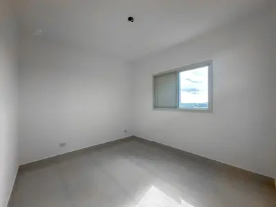 Apartamento - Amplo com 2 quartos (sendo 1 suite(s)) a 750,00 metros praia.