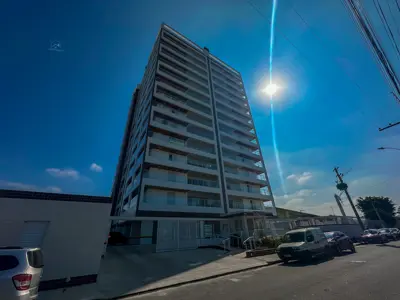 Apartamento - Amplo com 2 quartos (sendo 1 suite(s)) a 750,00 metros praia.