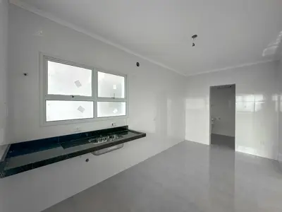 Apartamento - Amplo com 2 quartos (sendo 1 suite(s)) a 750,00 metros praia.