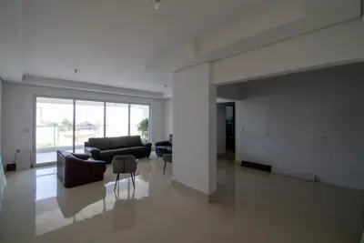 Apartamento - Amplo com 3 dormitórios (sendo 2 suite(s)) a 750,00 metros praia.