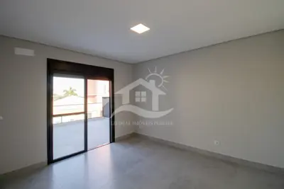 Casa - Sobrado Novo com 4 dormitórios (sendo 4 suite(s)) a 900,00 metros praia.