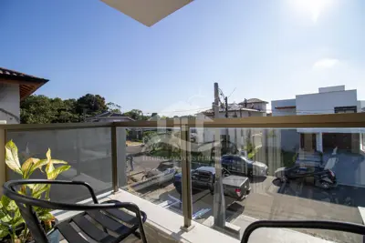 Casa - Sobrado Novo com 4 dormitórios (sendo 4 suite(s)) a 1100,00 metros praia.