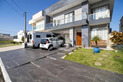 Casa - Sobrado Novo com 4 dormitórios (sendo 4 suite(s)) a 1100,00 metros praia.