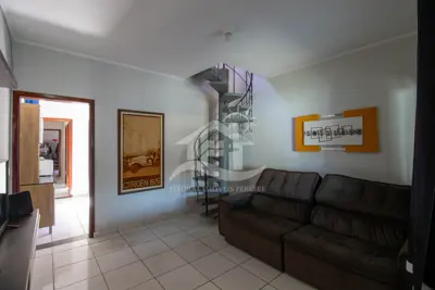 Casa - Térrea com 3 dormitórios (sendo 0 suite(s)) a 1600,00 metros praia.