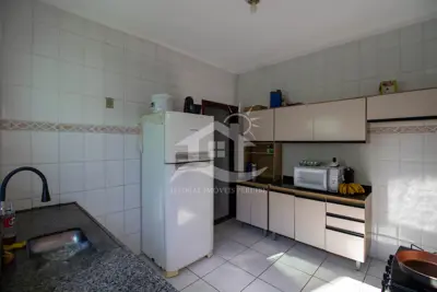 Casa - Térrea com 3 dormitórios (sendo 0 suite(s)) a 1600,00 metros praia.