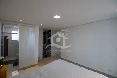 Apartamento - Cobertura com 3 dormitórios (sendo 1 suite(s)) a 600,00 metros praia.