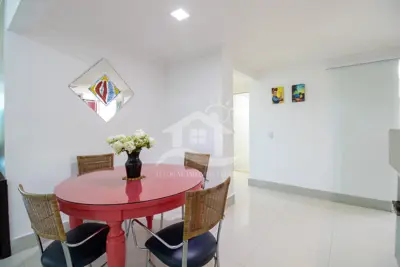 Apartamento - Cobertura com 3 dormitórios (sendo 1 suite(s)) a 600,00 metros praia.