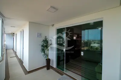 Apartamento - Cobertura com 3 dormitórios (sendo 1 suite(s)) a 600,00 metros praia.