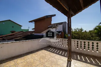 Casa - Sobrado com 6 dormitórios (sendo 4 suite(s)) a 600,00 metros praia.