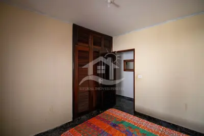 Casa - Sobrado com 6 dormitórios (sendo 4 suite(s)) a 600,00 metros praia.