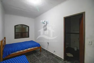 Casa - Sobrado com 6 dormitórios (sendo 4 suite(s)) a 600,00 metros praia.