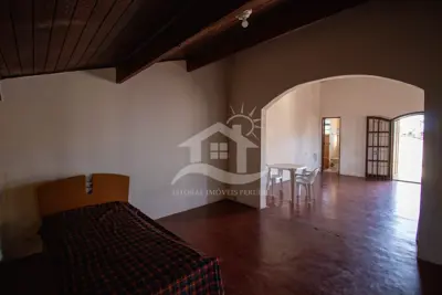 Casa - Sobrado com 6 dormitórios (sendo 4 suite(s)) a 600,00 metros praia.