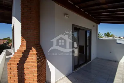 Casa - Assobradada com 5 dormitórios (sendo 2 suite(s)) a 400,00 metros praia.