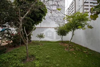 Casa - Térrea com piscina com 3 dormitórios (sendo 2 suite(s)) a 450,00 metros praia.