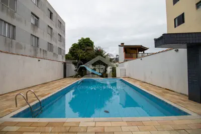 Casa - Térrea com piscina com 3 dormitórios (sendo 2 suite(s)) a 450,00 metros praia.