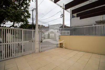 Casa - Térrea com piscina com 3 dormitórios (sendo 2 suite(s)) a 450,00 metros praia.