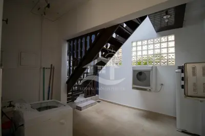 Casa - Térrea com piscina com 3 dormitórios (sendo 2 suite(s)) a 450,00 metros praia.