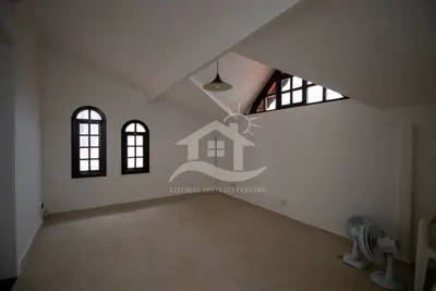 Casa - Térrea com piscina com 3 dormitórios (sendo 2 suite(s)) a 450,00 metros praia.