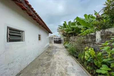 Casa - Térrea com 2 quartos  a 1500,00 metros praia.