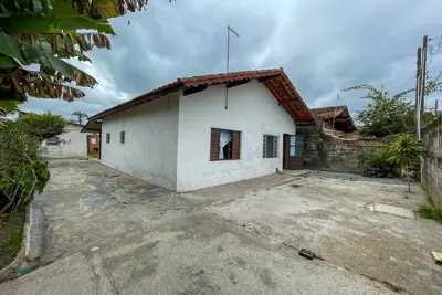 Casa - Térrea com 2 quartos  a 1500,00 metros praia.