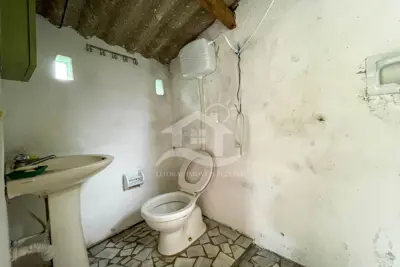 Casa - Térrea com 2 quartos  a 1500,00 metros praia.