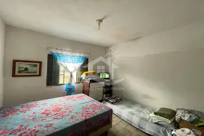 Casa - Térrea com 2 quartos  a 1500,00 metros praia.