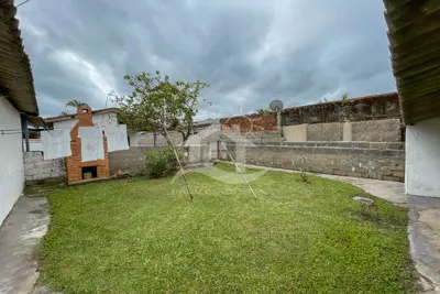 Casa - Térrea com 2 quartos  a 1500,00 metros praia.