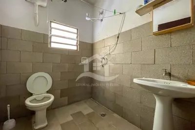 Casa - Térrea com 2 quartos  a 1500,00 metros praia.