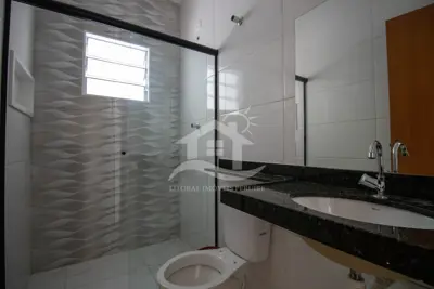 Casa - Térrea com piscina com 2 dormitórios (sendo 1 suite(s)) a 2700,00 metros praia.