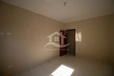 Casa - Térrea com piscina com 2 dormitórios (sendo 1 suite(s)) a 2700,00 metros praia.