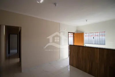 Casa - Térrea com piscina com 2 dormitórios (sendo 1 suite(s)) a 2700,00 metros praia.