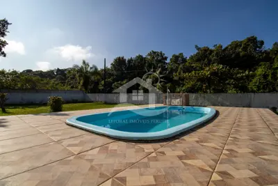 Casa - Térrea com piscina com 4 dormitórios (sendo 2 suite(s)) a 7,00 metros praia.