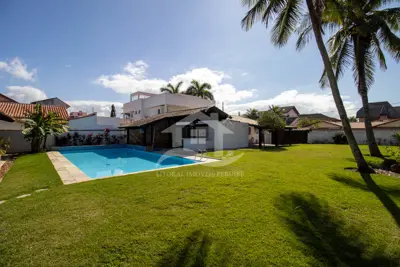 Casa - Térrea com piscina com 3 dormitórios (sendo 2 suite(s)) a 100,00 metros praia.