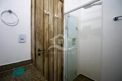 Casa - Térrea com piscina com 3 dormitórios (sendo 2 suite(s)) a 100,00 metros praia.