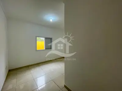 Casa - Térrea com 3 dormitórios (sendo 1 suite(s)) a 2500,00 metros praia.