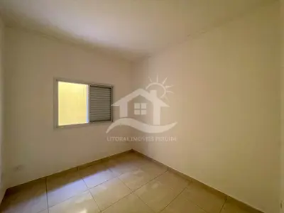 Casa - Térrea com 3 dormitórios (sendo 1 suite(s)) a 2500,00 metros praia.