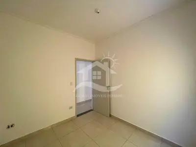 Casa - Térrea com 3 dormitórios (sendo 1 suite(s)) a 2500,00 metros praia.