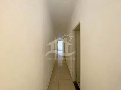 Casa - Térrea com 3 dormitórios (sendo 1 suite(s)) a 2500,00 metros praia.