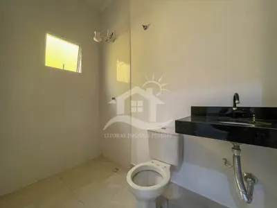 Casa - Térrea com 3 dormitórios (sendo 1 suite(s)) a 2500,00 metros praia.