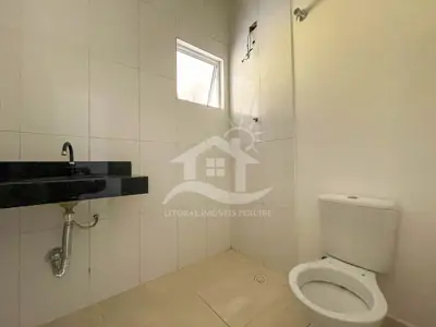 Casa - Térrea com 3 dormitórios (sendo 1 suite(s)) a 2500,00 metros praia.